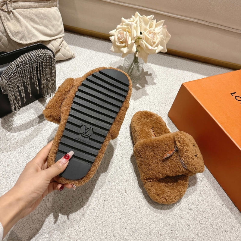 l0vis Vvtt0n slippers
